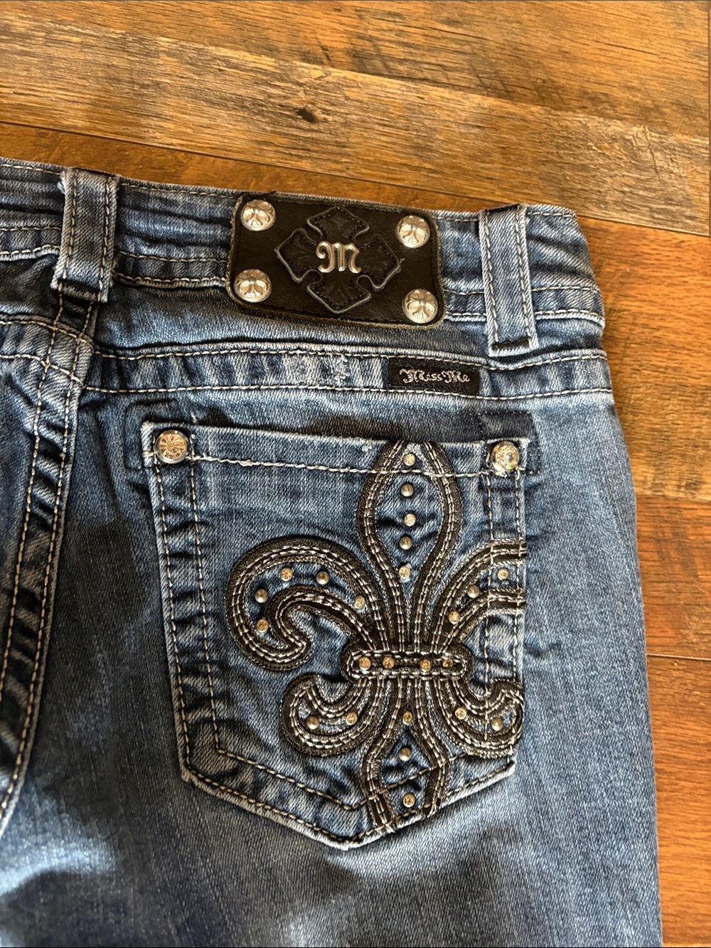 Miss Me Boot JP5145B3 Bootcut Jean Womens Size 29 Distressed Stretch Studded - Picture 2 of 4